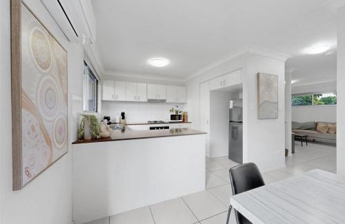 Mango Hill Casa | Modern Homely Townhouse with Pool Access & Free WIFI