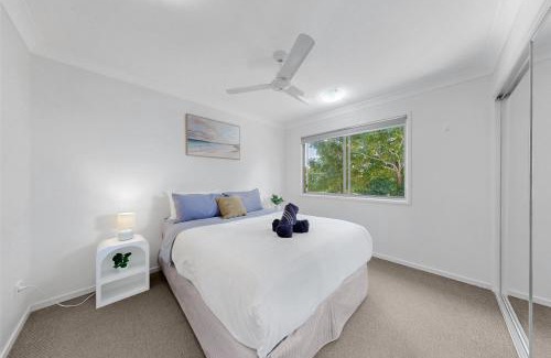 Mango Hill Casa | Modern Homely Townhouse with Pool Access & Free WIFI