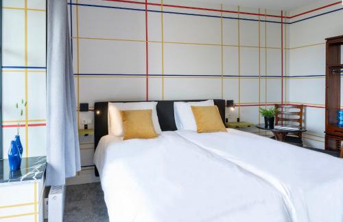 Centrum Apartamento | Modern Hotel Central Tilburg, Balcony & Kitchen