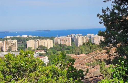 Mandelieu-La-Napoule Apartamento | Modern house with direct vue on the sea
