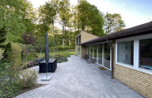 Vedbaek Villa | Casa moderna directamente al bosque.