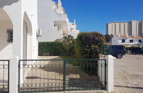 Altura Casa | Modern house in Altura with terrace and city view
