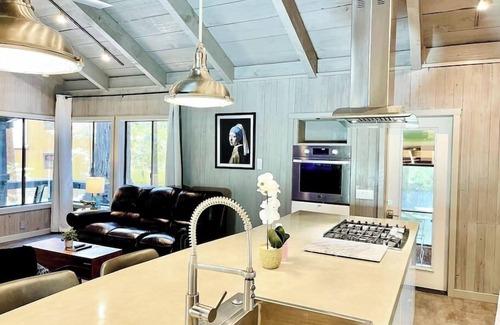 Occidental Casa | Modern House w. Fast Internet in 1 Acre Land