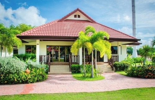 Rayong Cabina | Modern house with pool near beach and Ban Phe