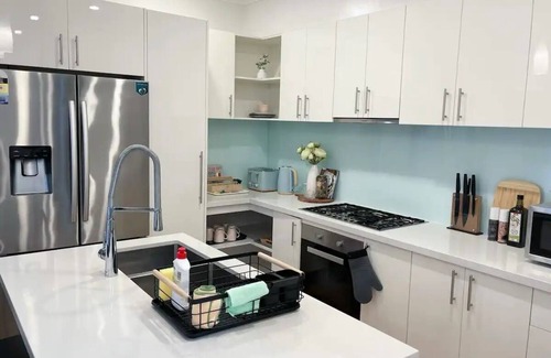 Burwood Casa | Modern House With Arcade Games in a Good Location