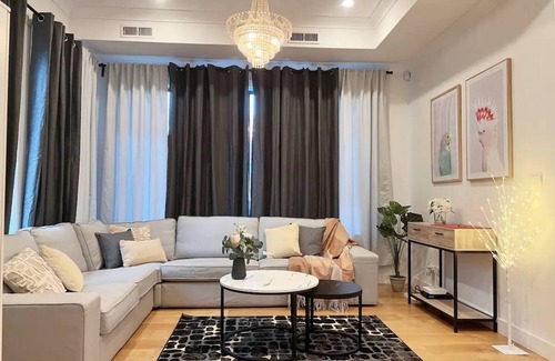 Burwood Casa | Modern House With Arcade Games in a Good Location