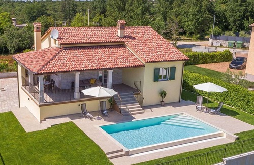Marasi Cabaña | Villa tranquila en Dubravci con piscina