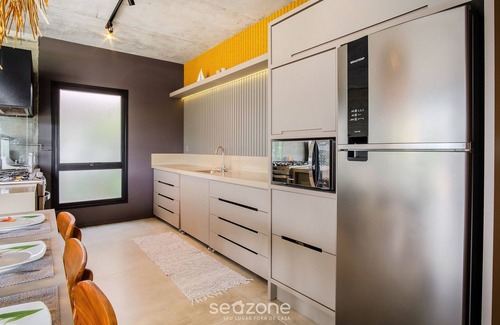 Praia do Rosa Apartamento | Modern House With Pool Next to Surfland Roi00