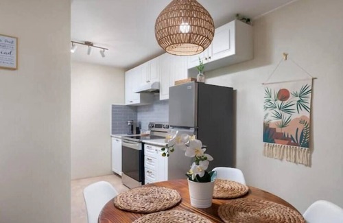 Lascelles Casa | Modern House with Queen beds 7 mins drive to beach