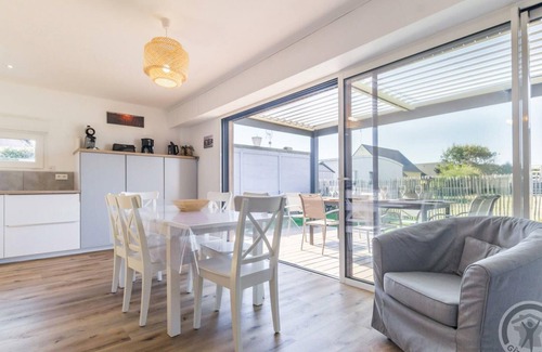 Portbail Cabaña | Casa contemporánea con terraza y jardín en entorno natural