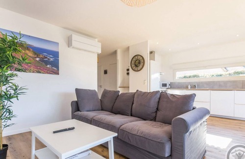 Portbail Cabaña | Casa contemporánea con terraza y jardín en entorno natural
