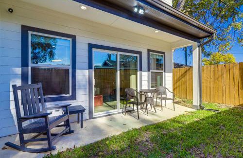 Northside Casa | Modern Houston Retreat with Patio, 11 Mi to Dtwn