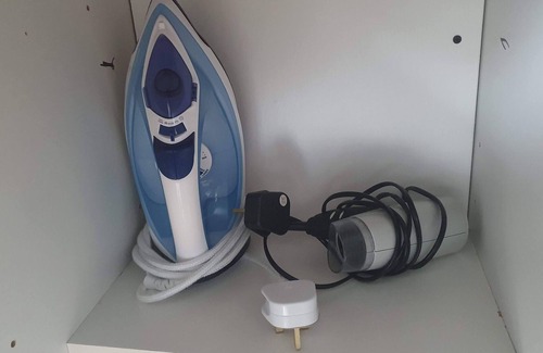 Hanham Apartamento | Modern immaculate studio with aircon & parking