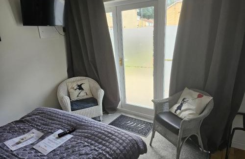 Hanham Apartamento | Modern immaculate studio with AC & parking, outside the CAZ