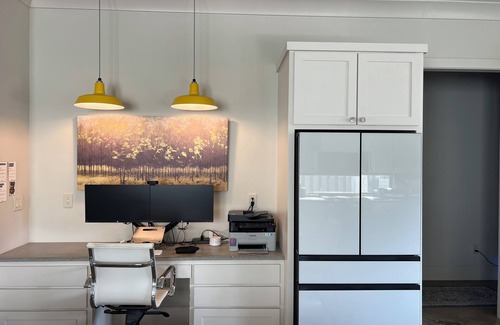 Shenandoah Casa | Modern Industrial 3-bedroom pet friendly work space near Women’s Hospital