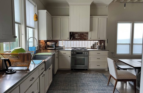 Shenandoah Casa | Modern Industrial 3-bedroom pet friendly work space near Women’s Hospital