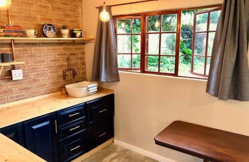 Warner Beach Apartamento | Modern Industrial Cottage