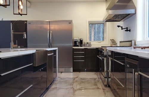Flesherton Casa | Modern Industrial Getaway - 1 minute walk to the Beach & Boat Launch