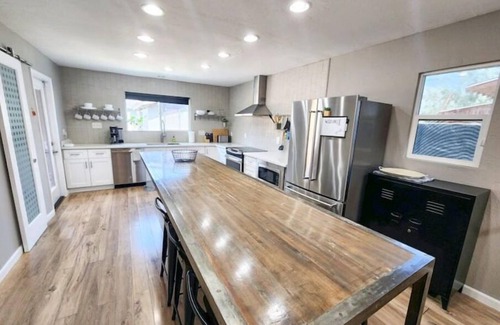 Encanto Casa | Modern Industrial House + Guesthouse in Midtown