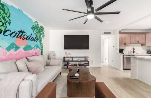 Heatherbrae House Apartamento | Modern-Industrial Old Town Condo w/Pool, & W/D