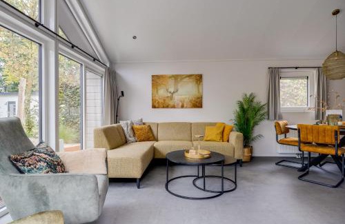 Epe Casa | Modern ingericht chalet op groen park op de Veluwe