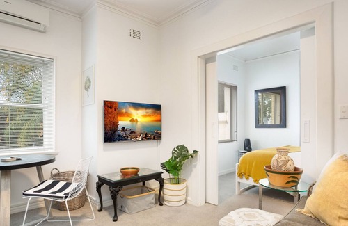 Drummoyne Apartamento | Modern Inner-West Apartment with On-site Pool
