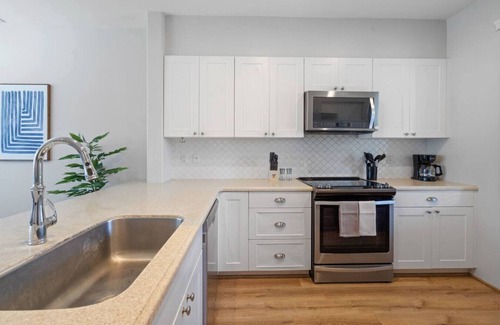 Ewa Casa | Modern Island Living | AC, W/D, Garage, Workspace