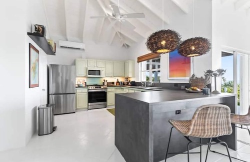 Spanish Wells Casa | Modern Island Waterfront Home