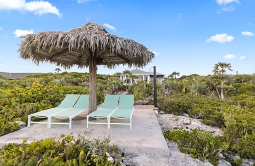 Spanish Wells Casa | Modern Island Waterfront Home