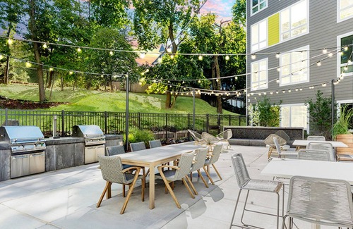 Forest Hills - Woodbourne Apartamento | Modern Jamaica Plain 1BR w/ W/D nr Forrest Hills T, by Blueground