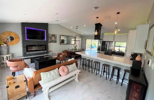 Harbour Heights Casa | Modern Key West look, Pool, Lake, Sleeps 10