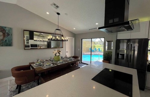 Harbour Heights Casa | Modern Key West look, Pool, Lake, Sleeps 10