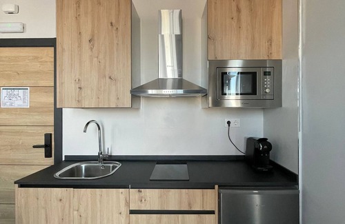 Parla Apartamento | Moderno Estudio acceso sin llaves cerca de Madrid 4.2
