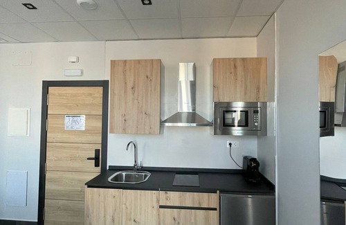 Parla Apartamento | Moderno Estudio acceso sin llaves cerca de Madrid 4.2