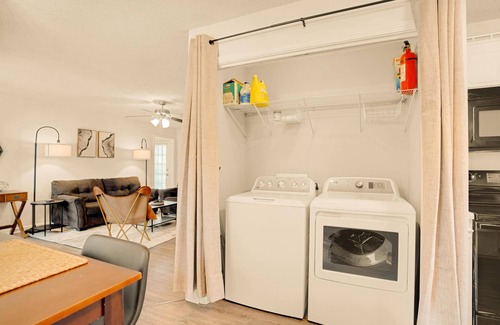 Clarksville Casa | Refugio moderno con cama King: perfecto para estadías cortas y largas