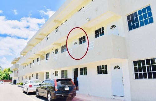 Eastwood Park Apartamento | Modern King Bed Suite with Complimentary Wine!