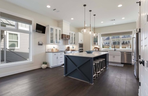 Kingsland Cabaña | Modern Kingsland Lake Front House w/ Heated Pool!
