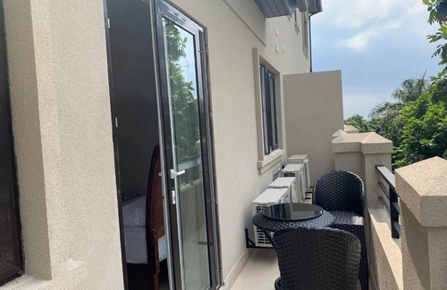 Eastwood Park Casa | Modern Kingston Sunny View Vacation Home 3