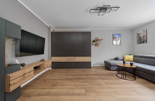 Srodmiescie Apartamento | Modern Kotsisa Apartment by Renters