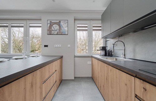 Srodmiescie Apartamento | Modern Kotsisa Apartment by Renters