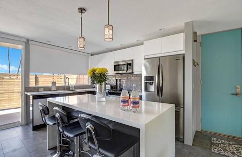 Palm Desert Condominio | Modern Krisel Retreat with Mountain Views