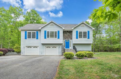 Huddleston Casa | Modern Lake Acess Retreat, Hot Tub, Pet Friendly!