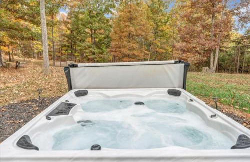 Huddleston Casa | Modern Lake Acess Retreat, Hot Tub, Pet Friendly!