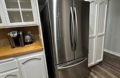 Lake Arrowhead Condominio | Modern Lake condo at the Village w pool, fireplace