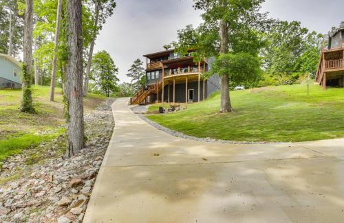 Counce Casa | Modern Lake House Retreat with Deck on Pickwick Lake