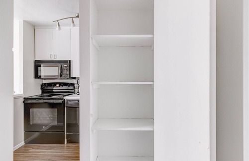 Lake View East Apartamento | Modern Lakeview 1BR w/ Gym, Pool, 1 block to Lincoln Park, by Blueground
