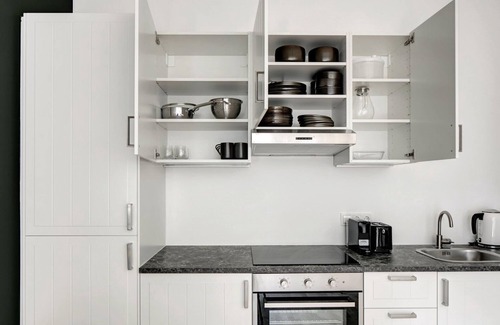 Erdberg Apartamento | Modern Landstraße 1BR w/ Amazing Views, steps from Danube, by Blueground