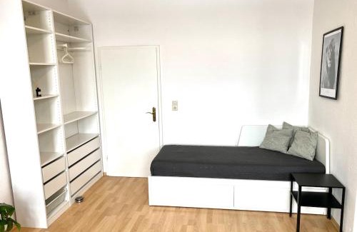 Loebtau Apartamento | Modern, large 1-R apartment in a central location