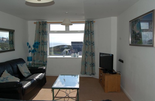 Trearddur Bay Apartamento | Apartamento grande y moderno, espectaculares vistas al mar y uso de piscina cubierta climatizada