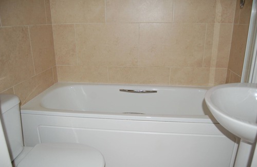 Trearddur Bay Apartamento | Apartamento grande y moderno, espectaculares vistas al mar y uso de piscina cubierta climatizada